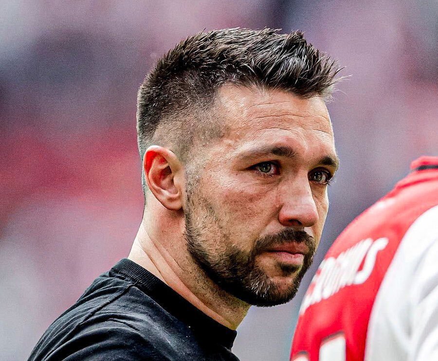 九游官网首页-包含转折点！阿贾克斯止住颓势，荷甲集结日攻防权衡，更衣室稳定，更衣室氛围转暖的词条