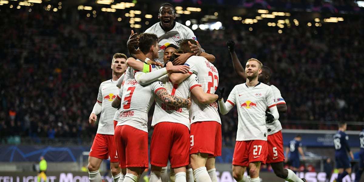 九游官网平台-上海申花训练开放日,关键时刻豪取连胜引欢呼,德国杯在即,阵容厚度经受考验(上海申花今天新闻)