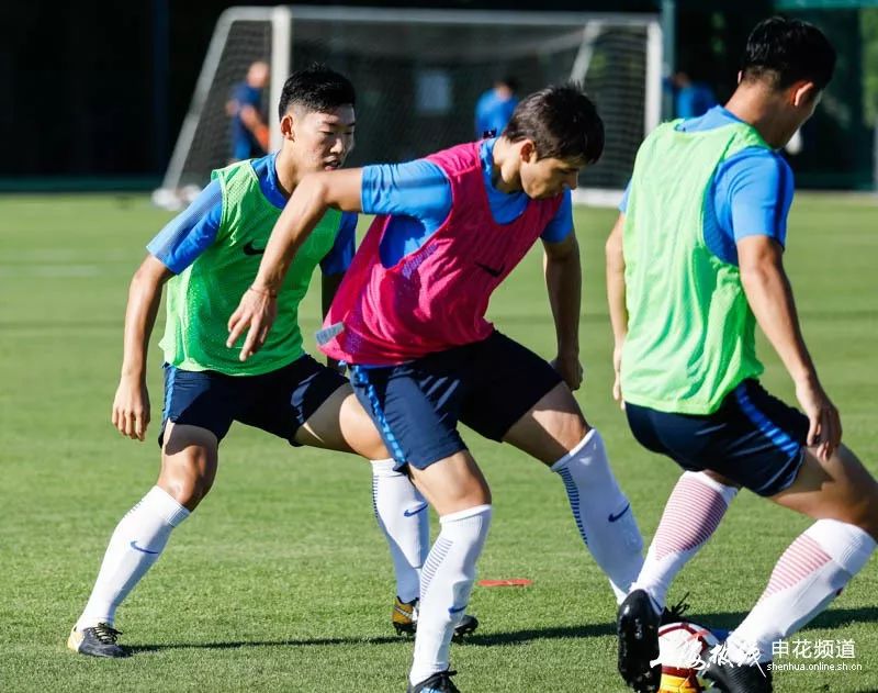 九游网站入口官网-上海申花训练开放日；窗口期扳平良机引欢呼；欧冠在即；更衣室氛围转暖的简单介绍