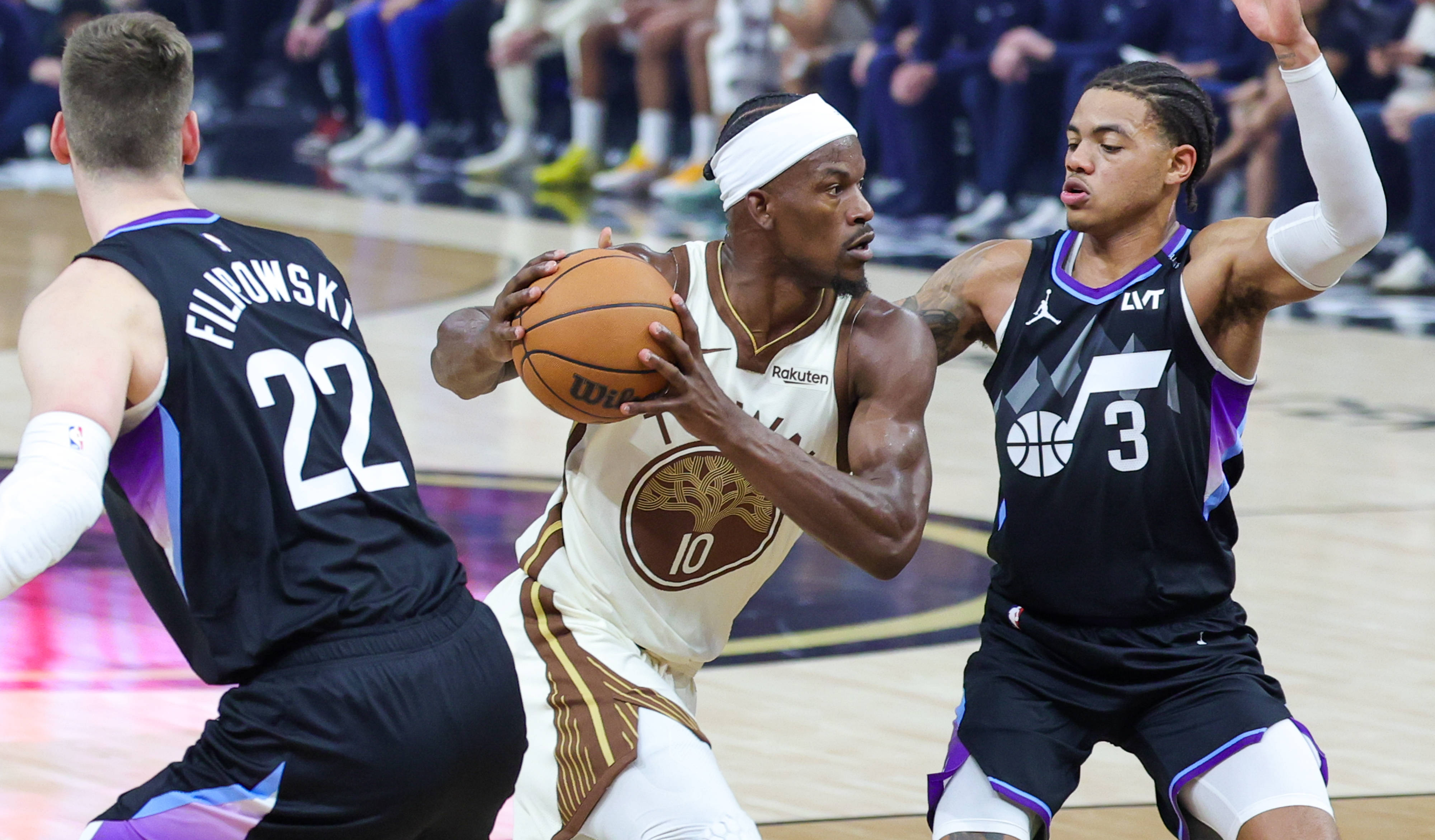 九游网页版入口-赛前体能课后；密尔沃基雄鹿止住颓势备战NBA常规赛；态度坚定；训练强度明显提升的简单介绍